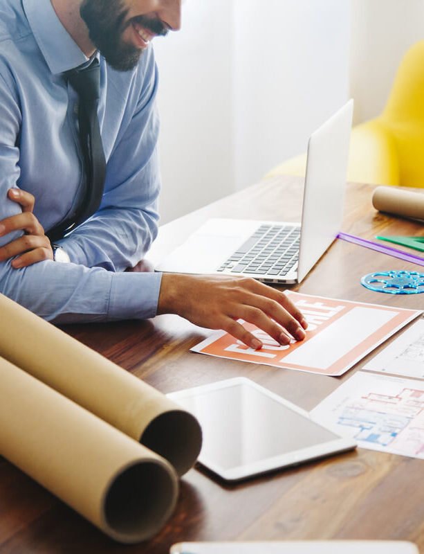 businessman-working-desk